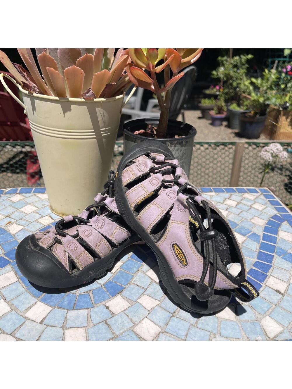 KEEN Pink Waterproof Sport Sandals Lavender Big Kid Size 12.5 Bungee Laces